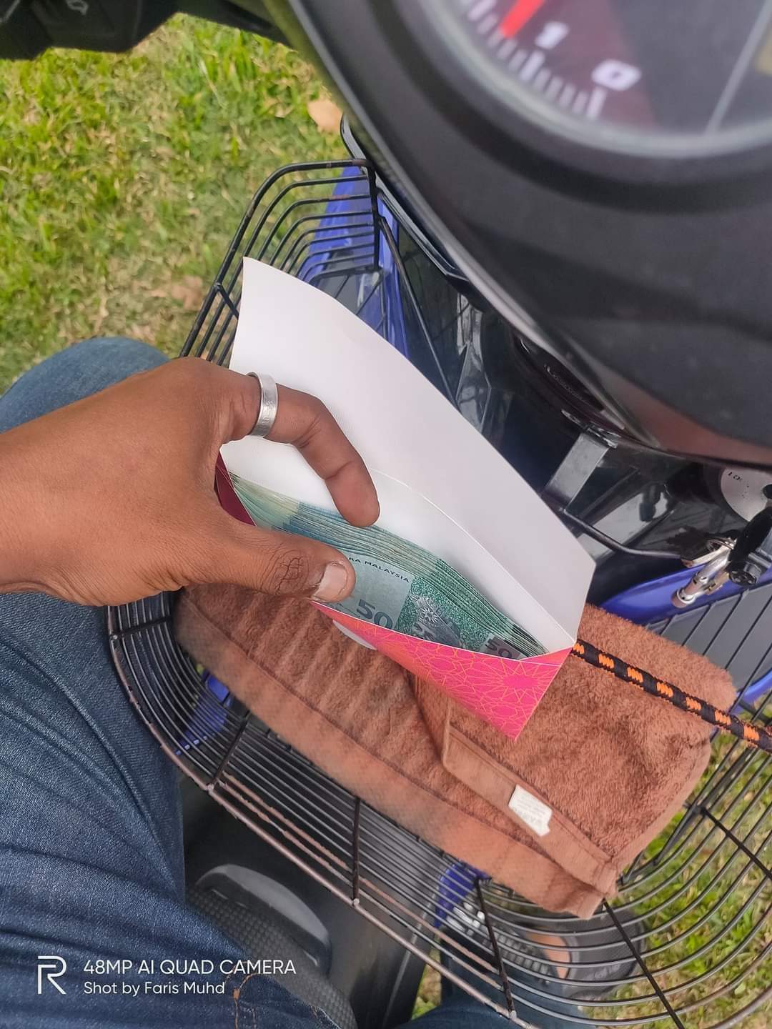 "I almost jump off from my motorcycle!" FoodPanda rider receives RM1K tip from customer