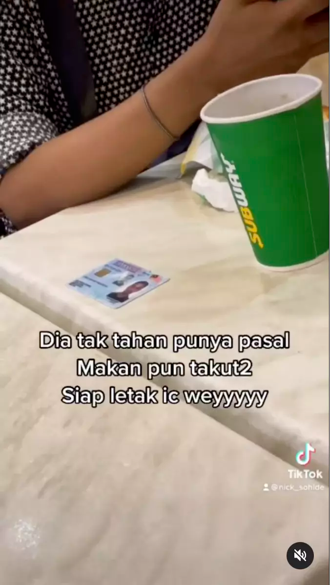 Man puts IC on the table while eating to avoid being accused of skipping puasa