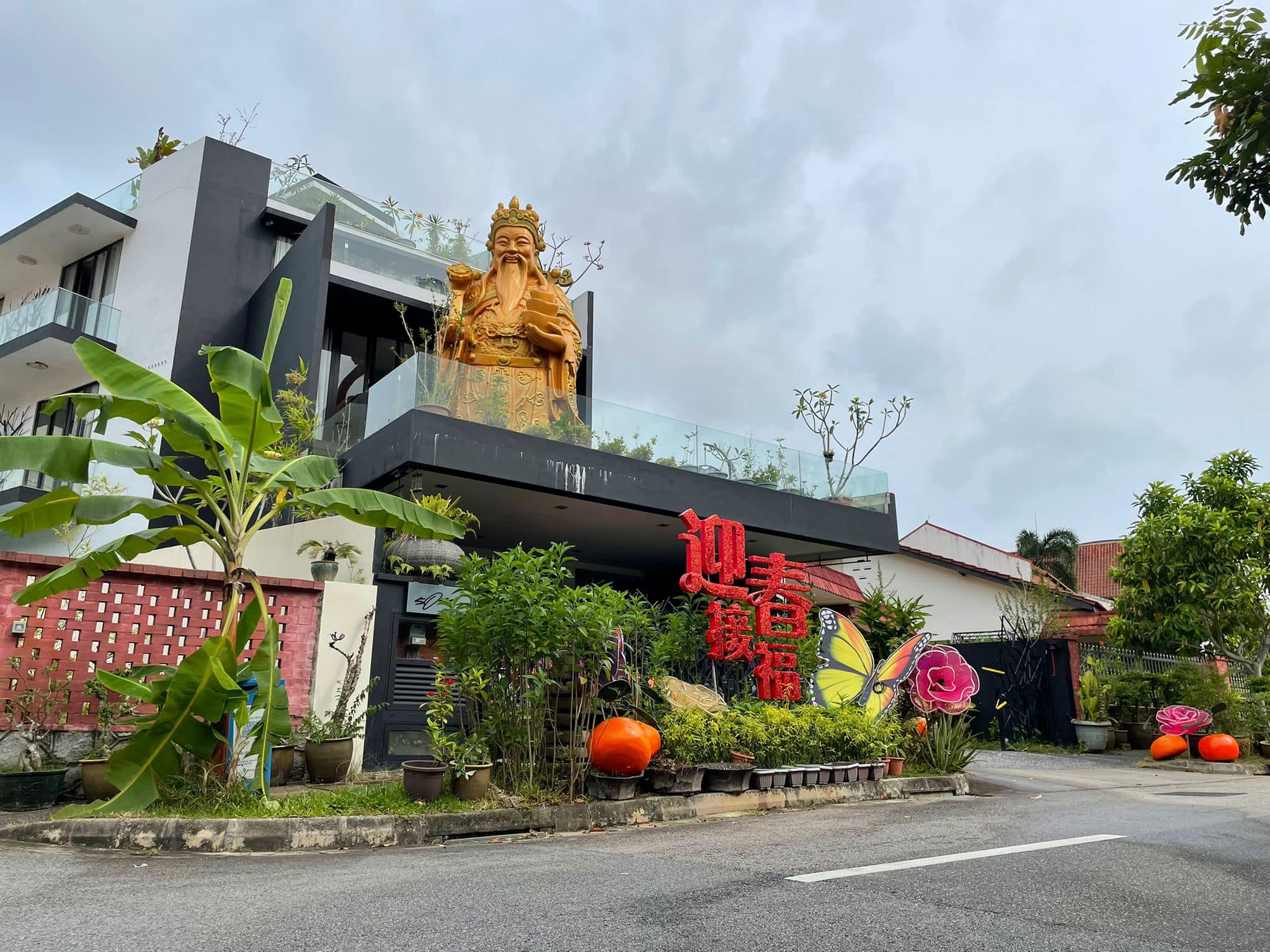 God of Fortune photo by Shin Min Daily