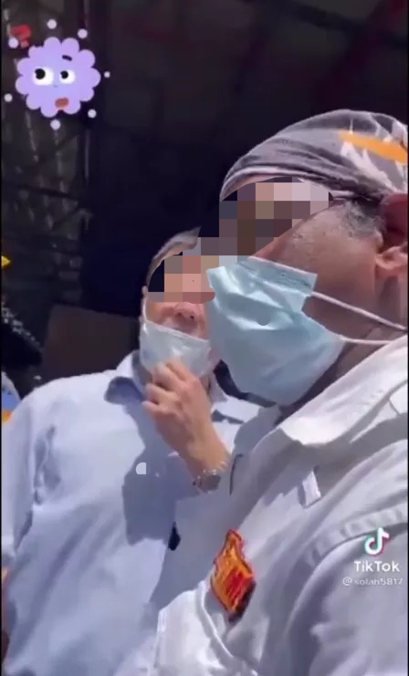 S'porean boss reprimands workers who demanded for their pay
