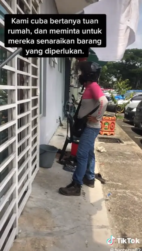 Foodpanda riders raise money to buy necessities to help a family who flies white flag