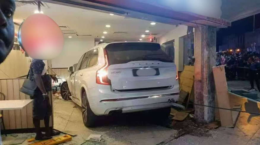 Aftermath of SUV accident on Setiawan