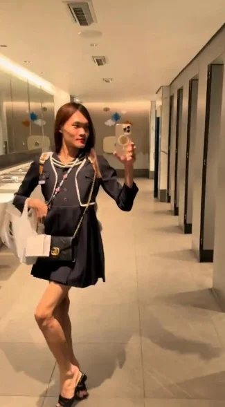 Bryan Wee enter Female toilet