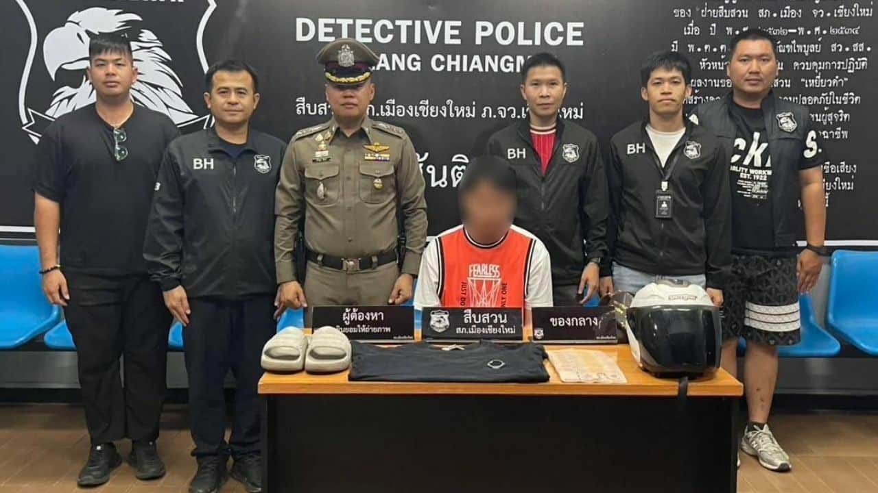 Eng Chee Hon with police at press conference