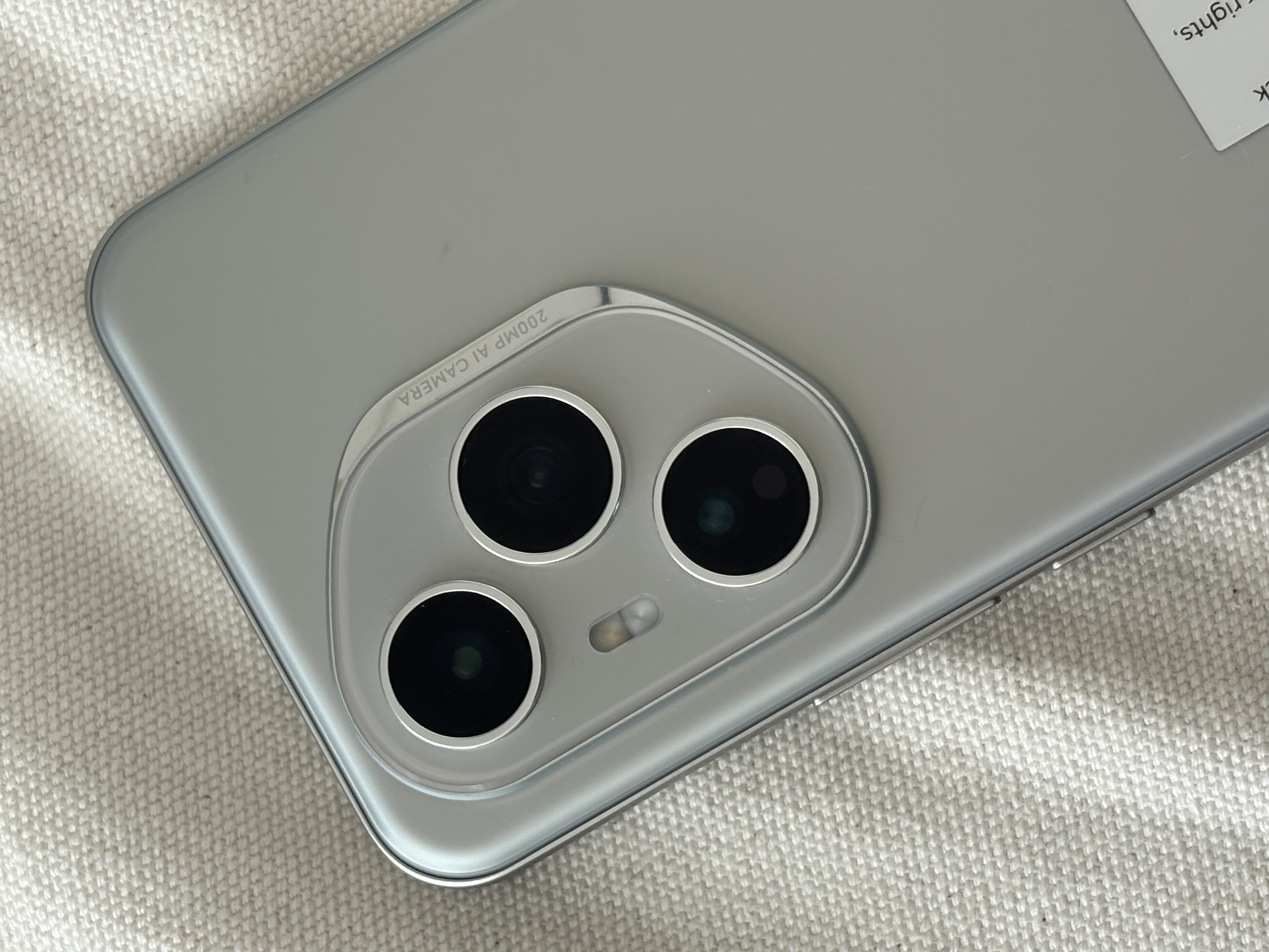 HONOR 400 Prp triple cameras