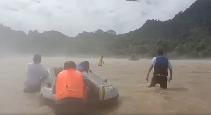 [VIDEO] Vaccines delivered by helicopter due to severe flood in Sarawak