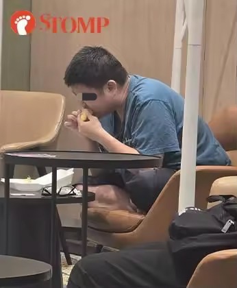 Man eats durian inside S'pore library