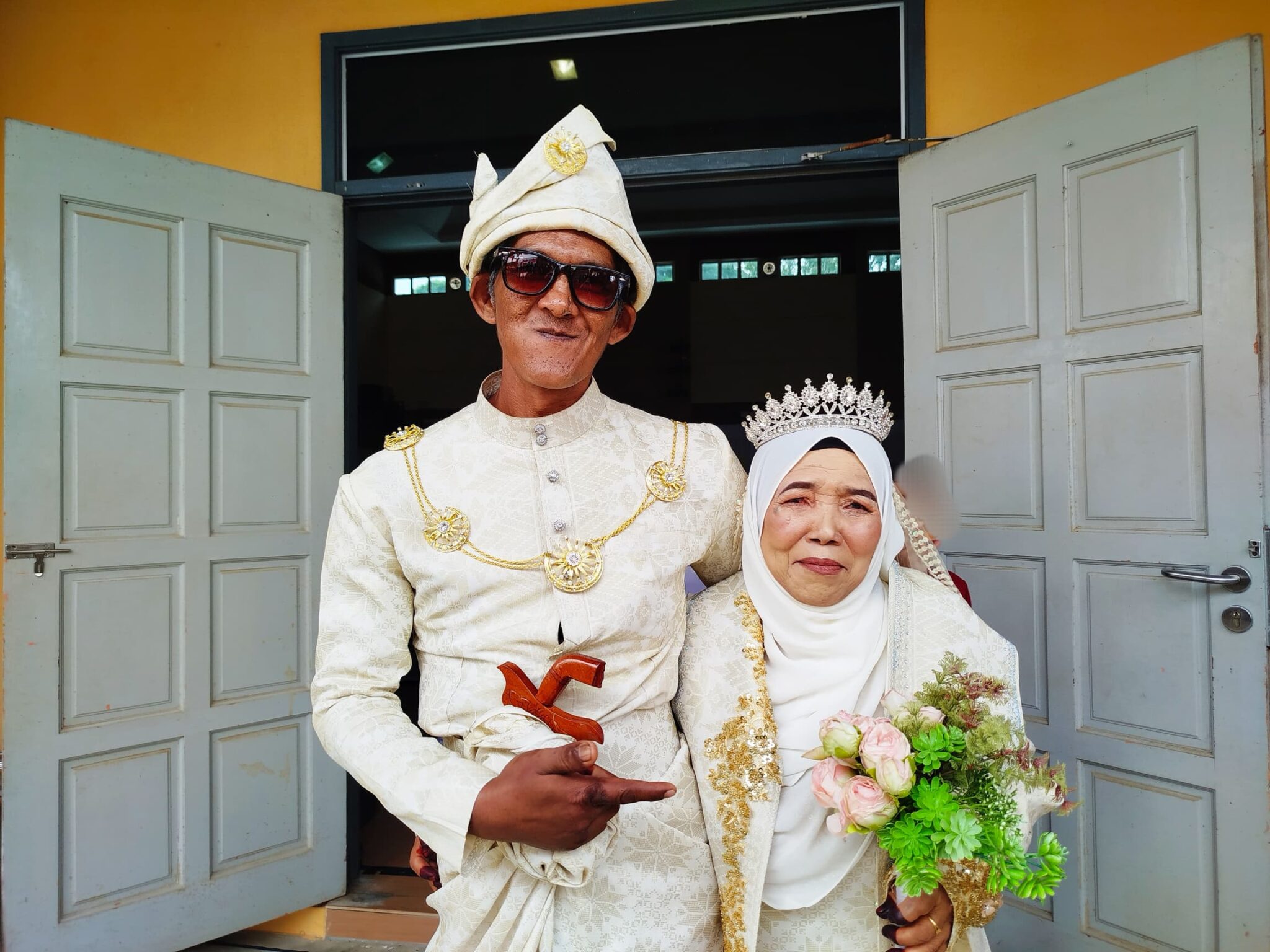 Mohd. Shaiful Nizam Yeop Mat Isa and his wife