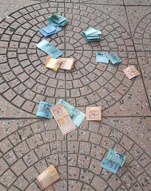 Money found outside Heng's shop