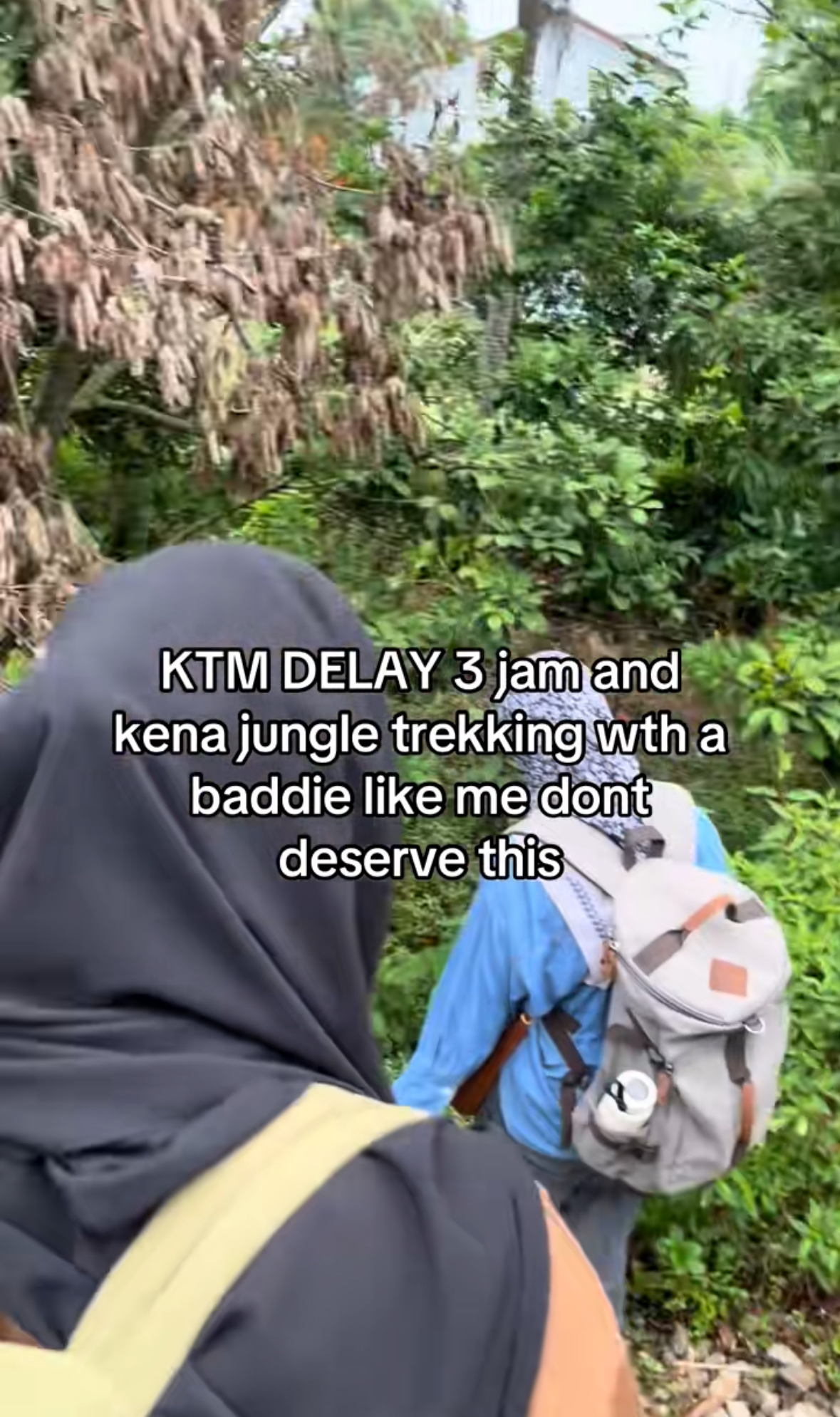 M’sian Passengers Trek Through Bushes After KTMB Breaks Down For 3 Hours Between Bangi & Serdang