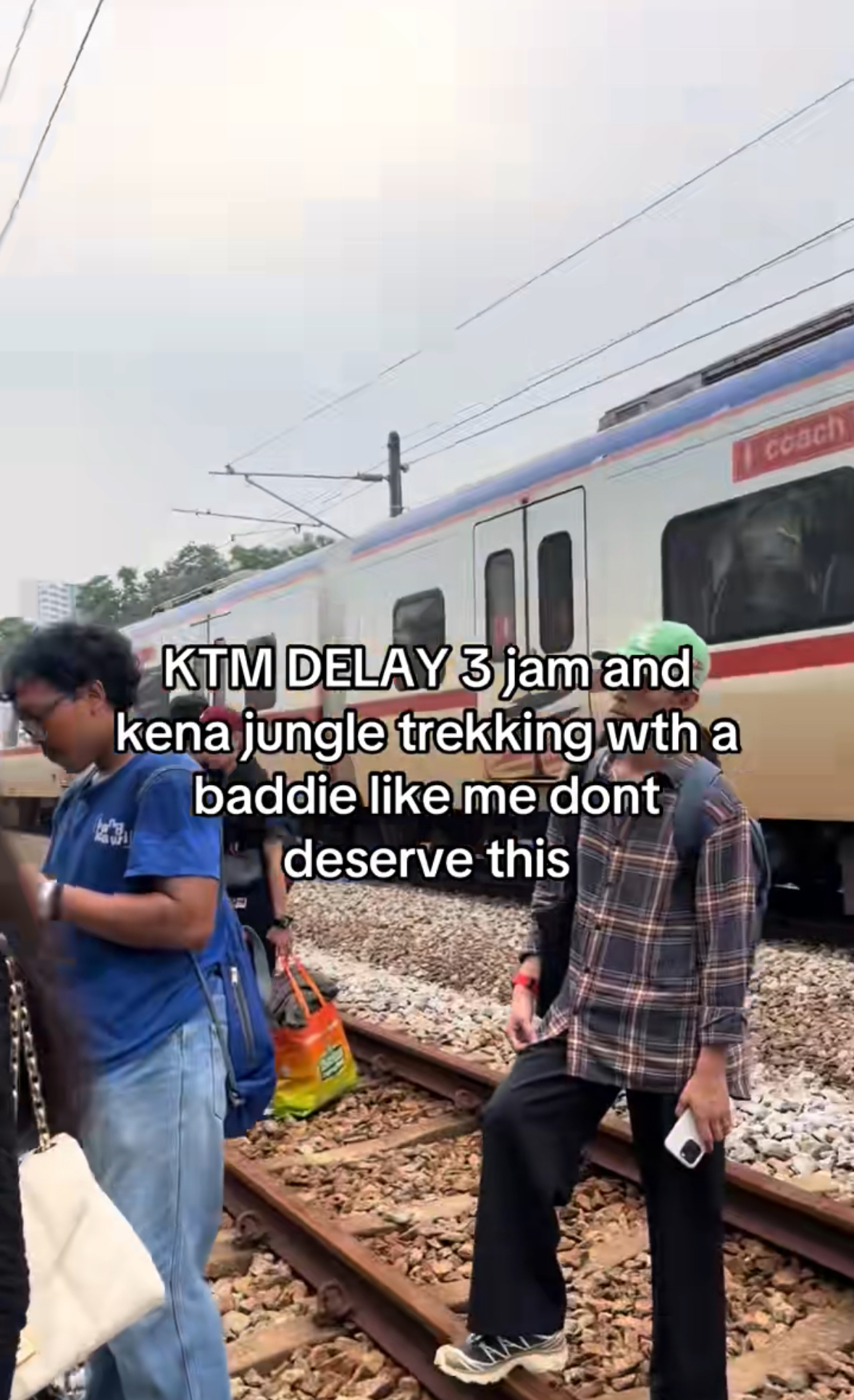 M’sian Passengers Trek Through Bushes After KTMB Breaks Down For 3 Hours Between Bangi & Serdang