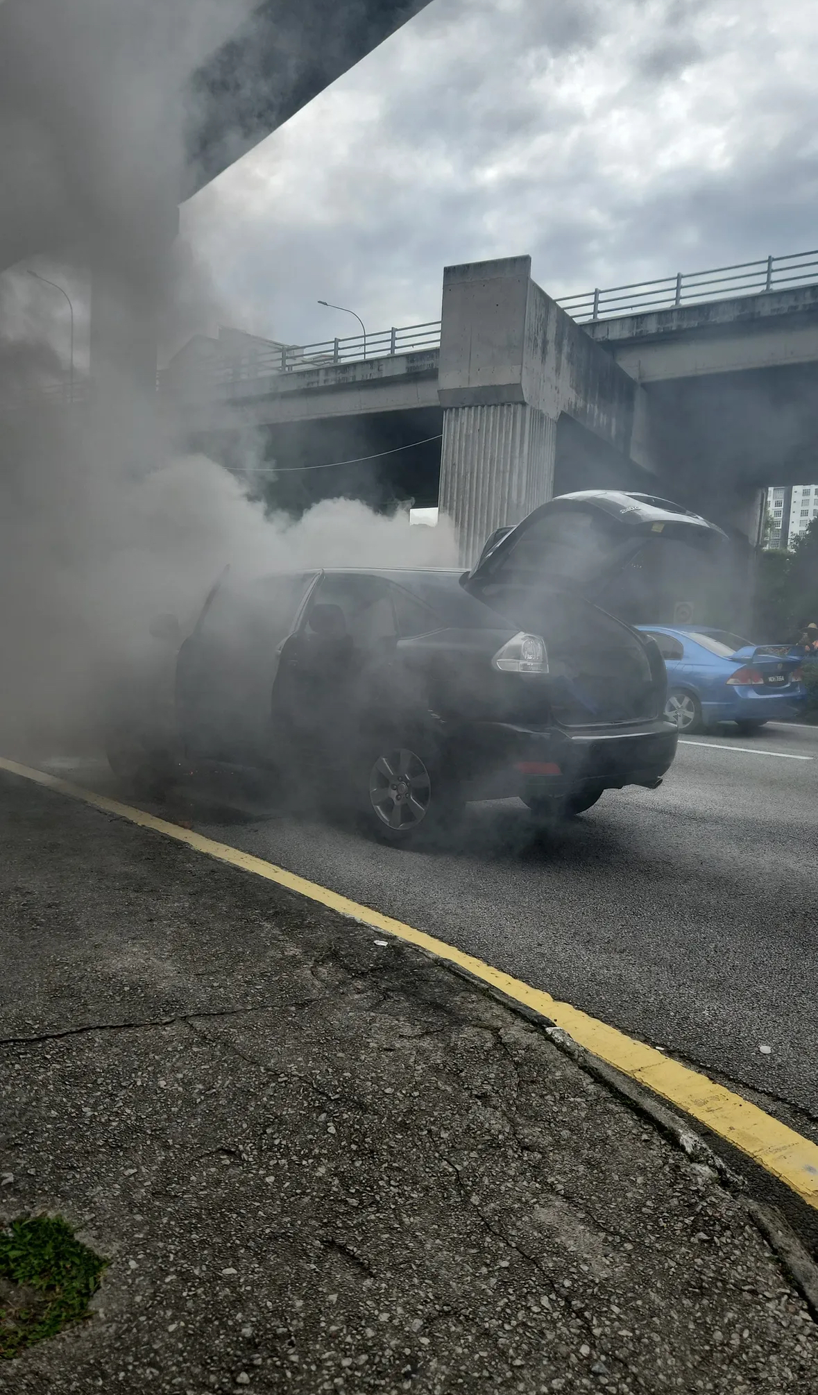 M’sian Woman Thanks Grab Rider For Being The First To Step In When Her Car Catches Fire