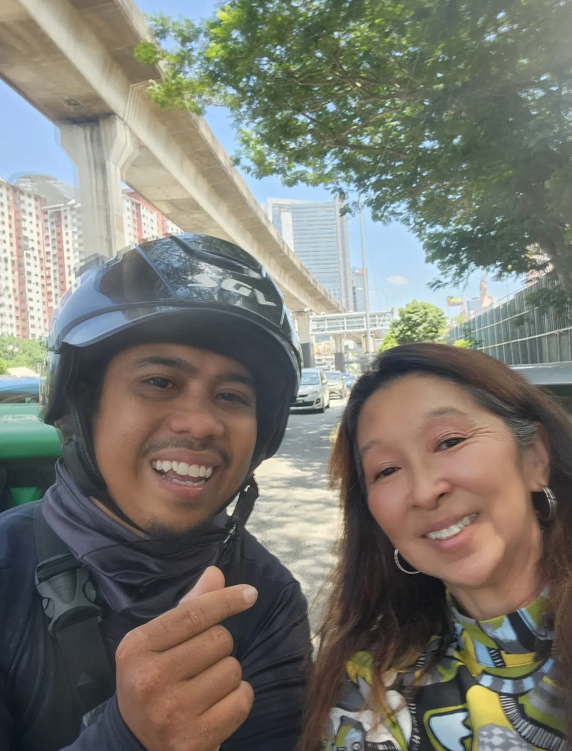 M’sian Woman Thanks Grab Rider For Being The First To Step In When Her Car Catches Fire