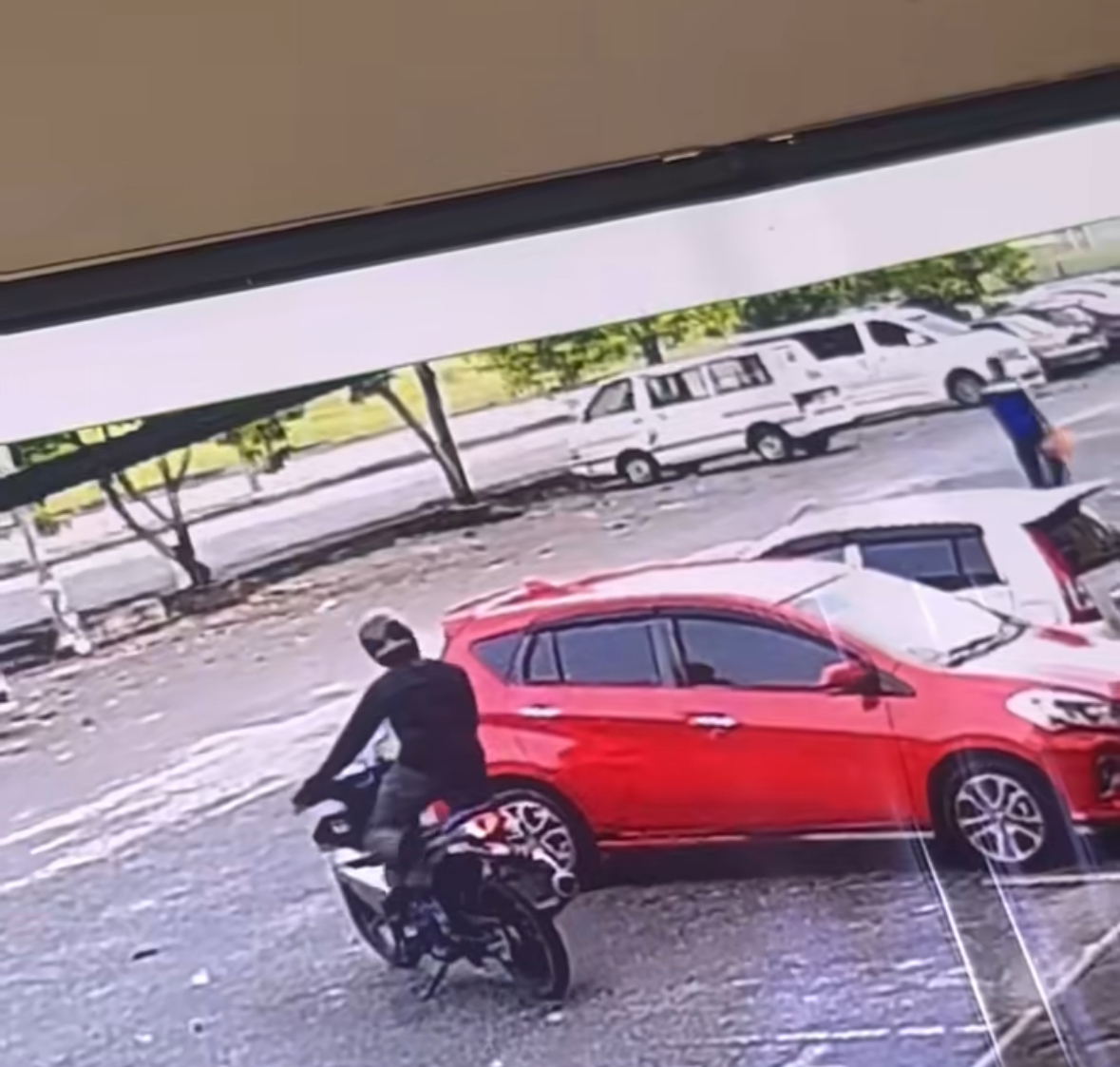 M'sian Woman’s Wallet Stolen From Unlocked Myvi While She Was In Store For A Few Minutes