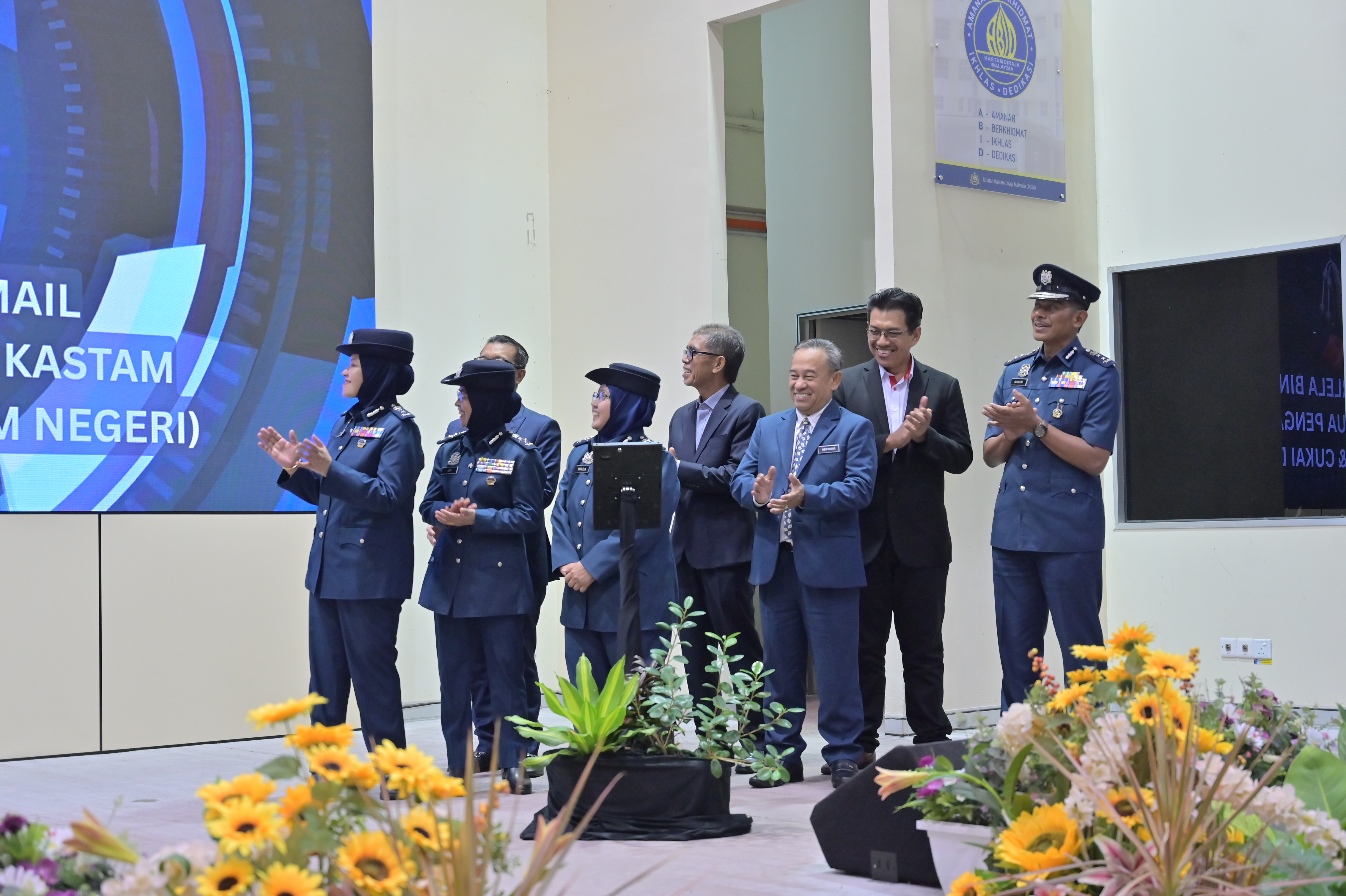 The Custom’s leadership team with Dr Sharoul Jambari, CEO of TDA, officiating the launch of MyCIEDS