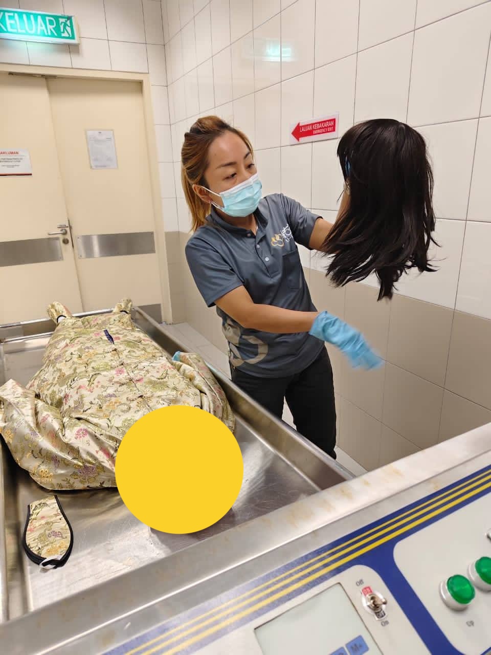 Uncle Kentang helps deceased person relocates wig 2