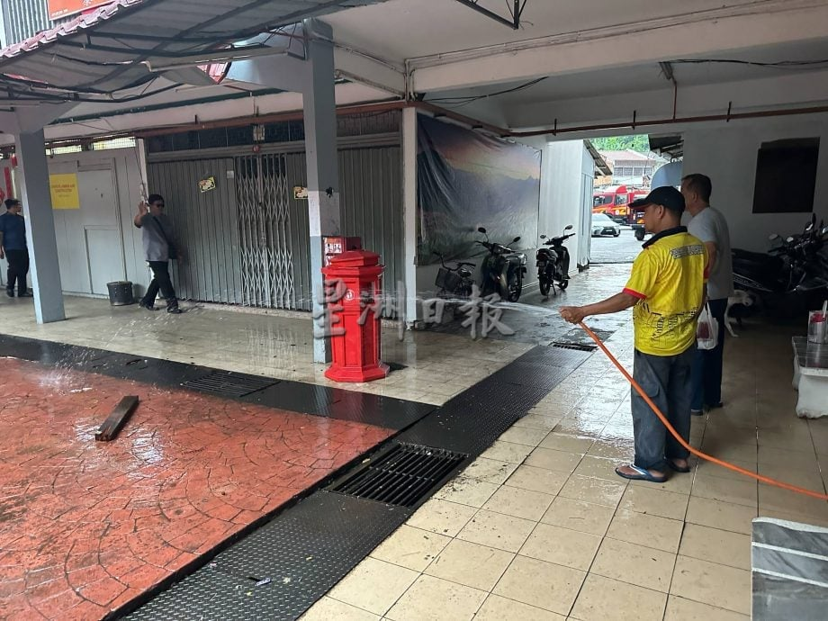 Worker washing away bloodstains after Luo's fatal fall